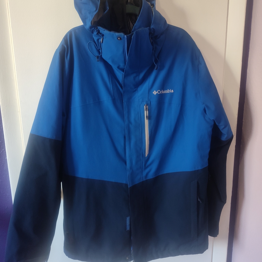 Columbia Men's Blue and Black Jacket